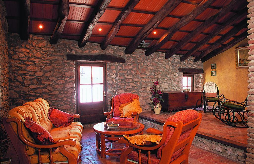 Hotel Restaurante La Masieta Creixell Exterior photo